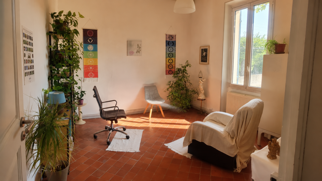Tarifs et contact à Sorgues : intérieur du cabinet de Thierry Nadal pour les rendez-vous dans le Vaucluse, près d’Avignon, de Carpentras et d’Orange.